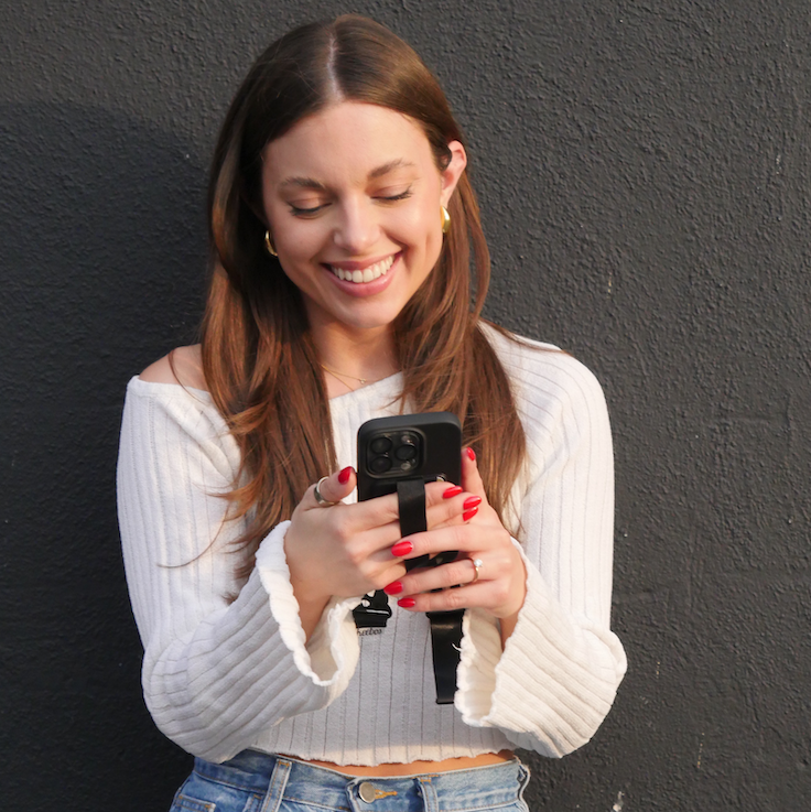 all-black-phone-case-with-detchable-strap