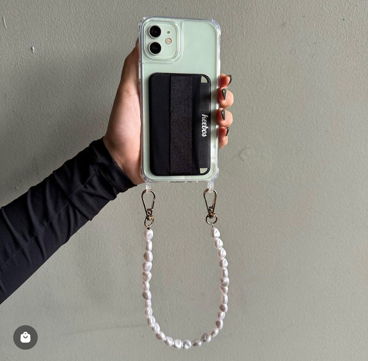 pearl-wristlet-for-iphone-case