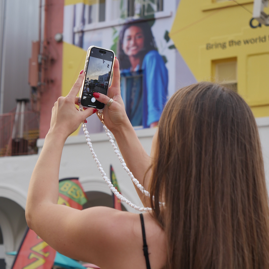 Best phone case for solo travelers who do not want to carry a bag